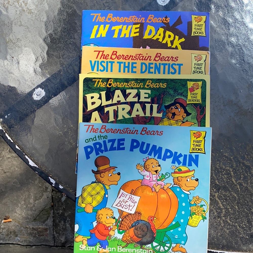 4,Berenstain Bears’ bks. Good condition